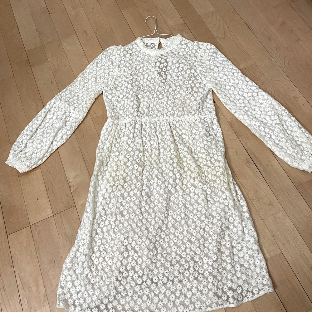 Erin white floral lace dress, fits sizes 4-6